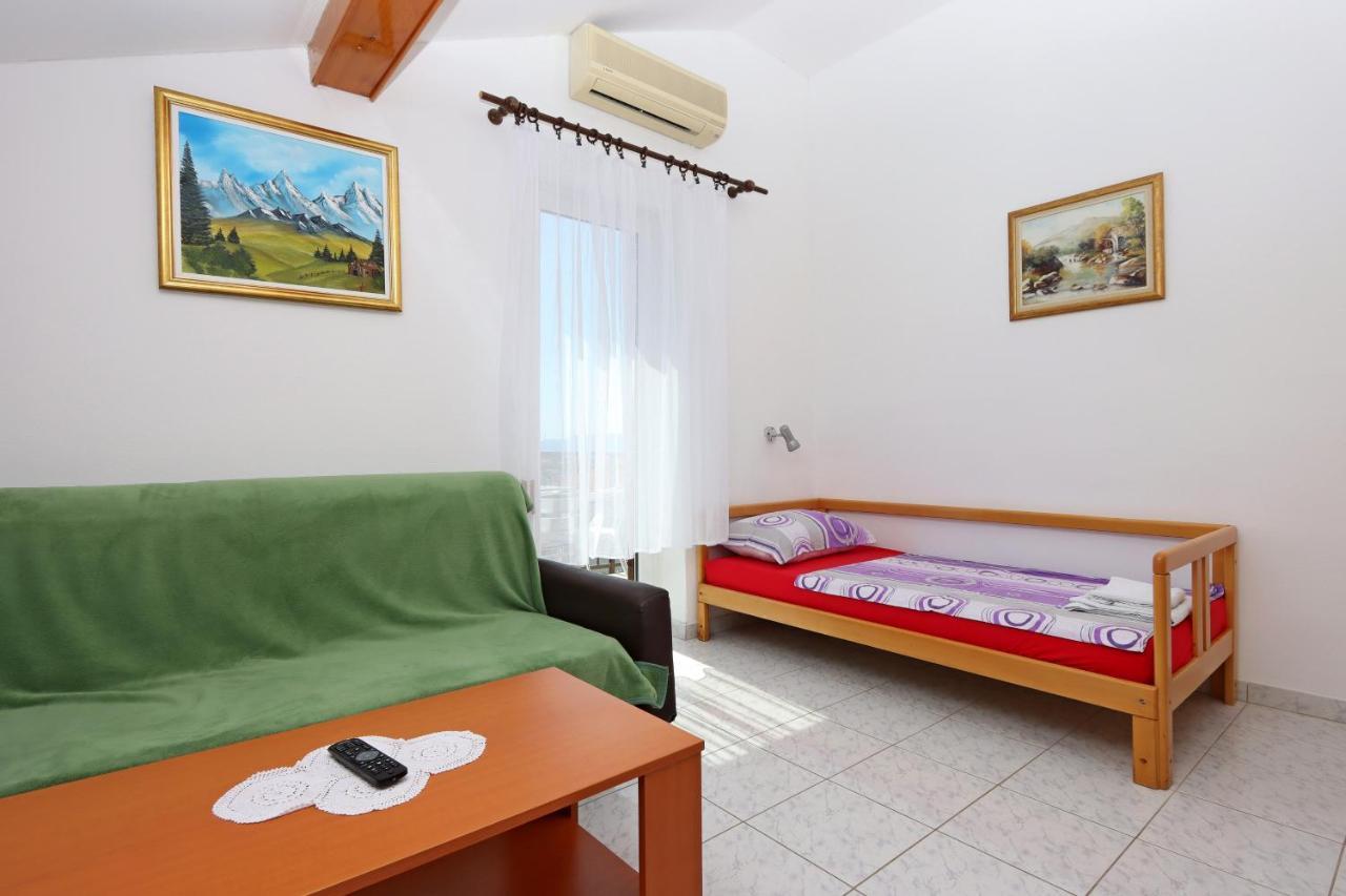 Apartments And Rooms With Parking Space Selce, Crikvenica - 2362 Exterior photo